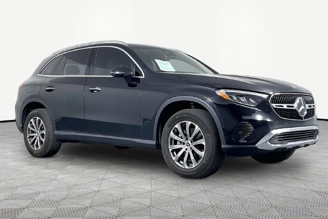Used 2023  Mercedes-Benz GLC 300 image 2