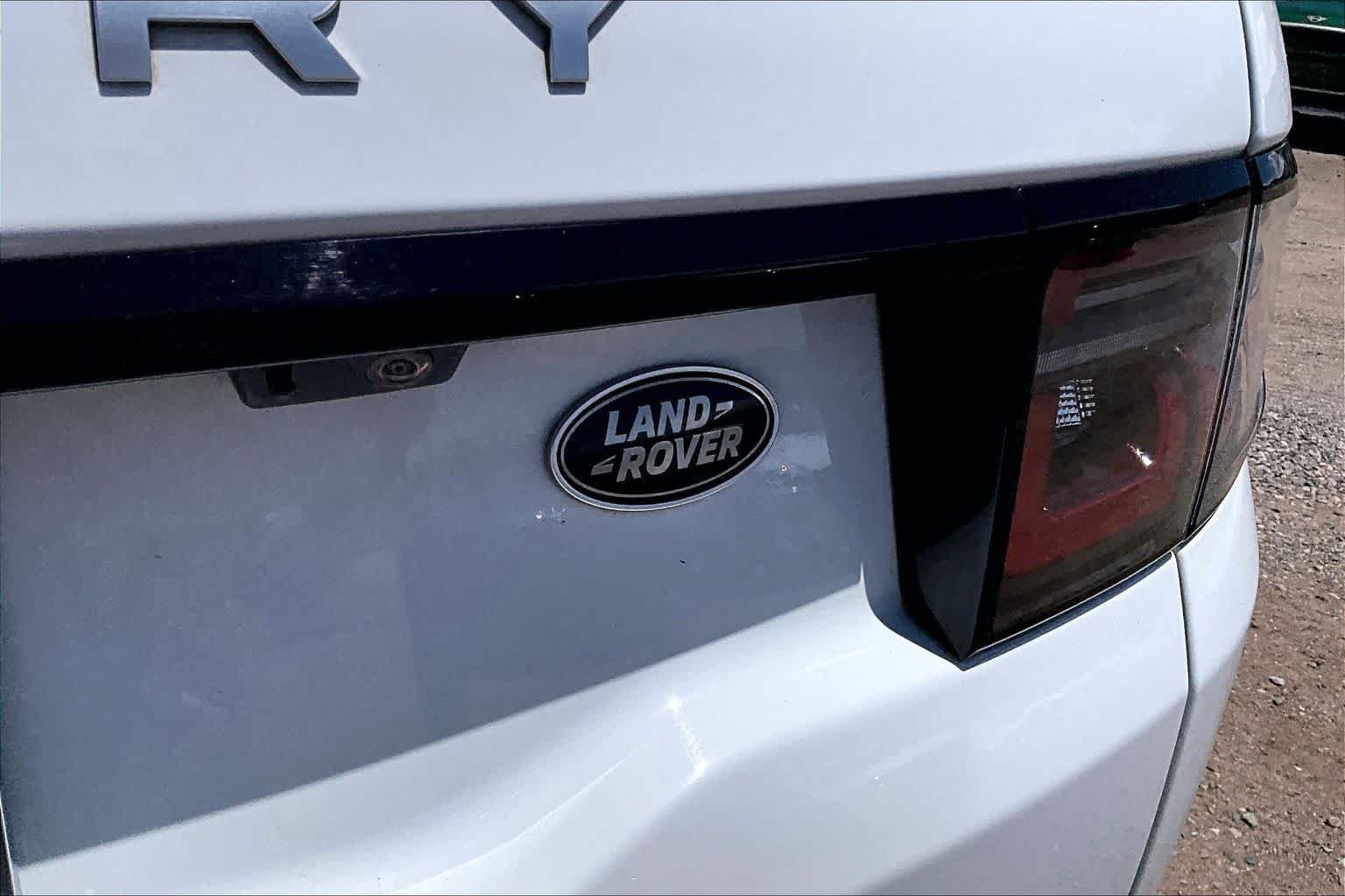 Used 2022 Fuji White Land Rover SE image 8