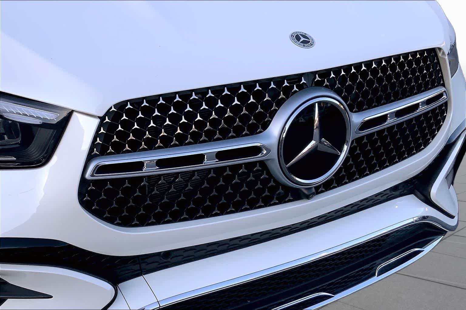 Used 2024 MANUFAKTUR Diamond White Metallic Mercedes-Benz GLE 450 image 29
