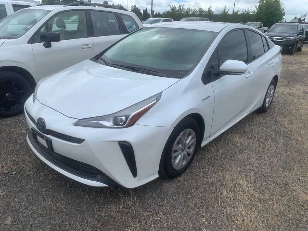 2021 Toyota Prius L Eco FWD's photo