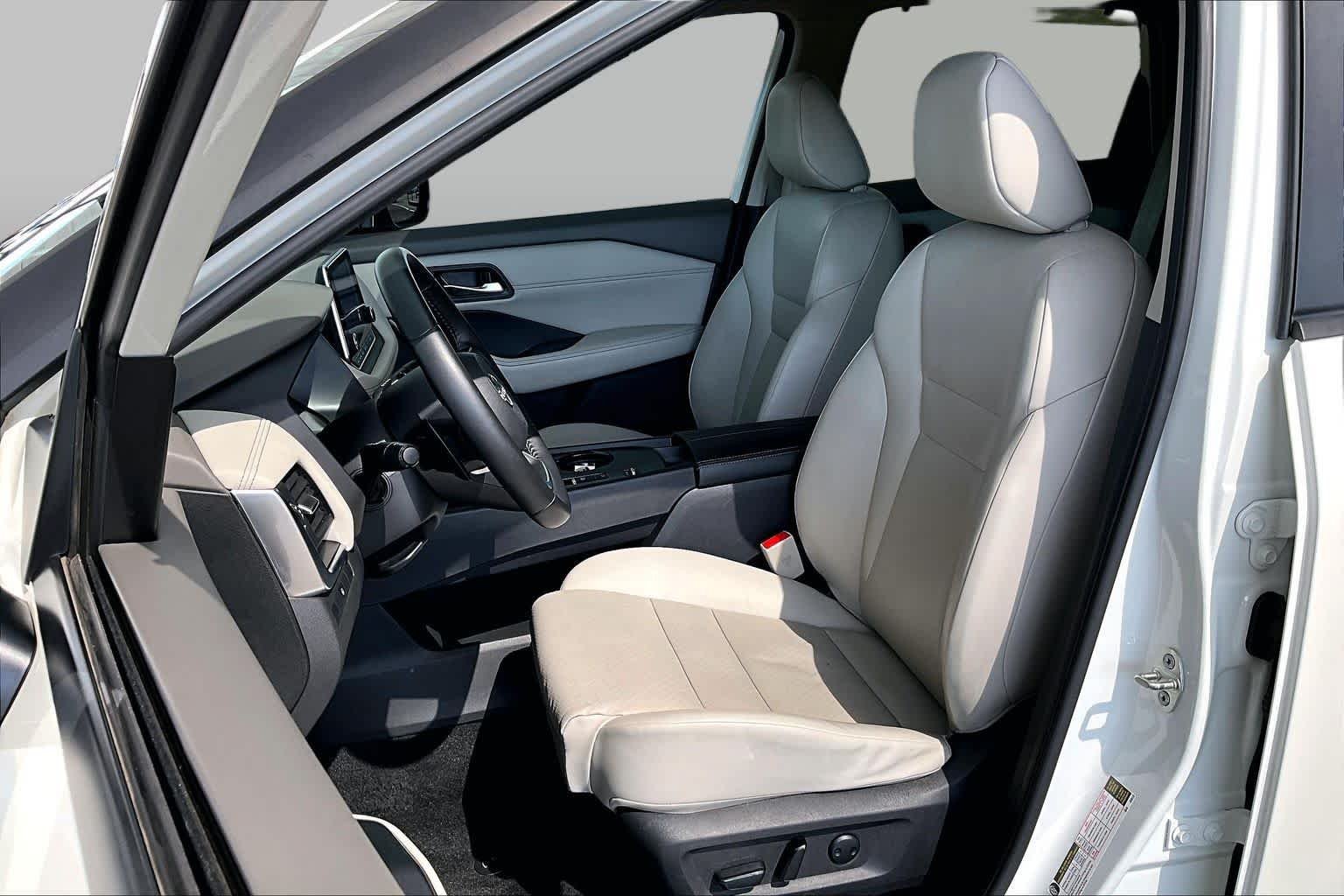 Certified Used 2023 Pearl White Tricoat Nissan SV image 8