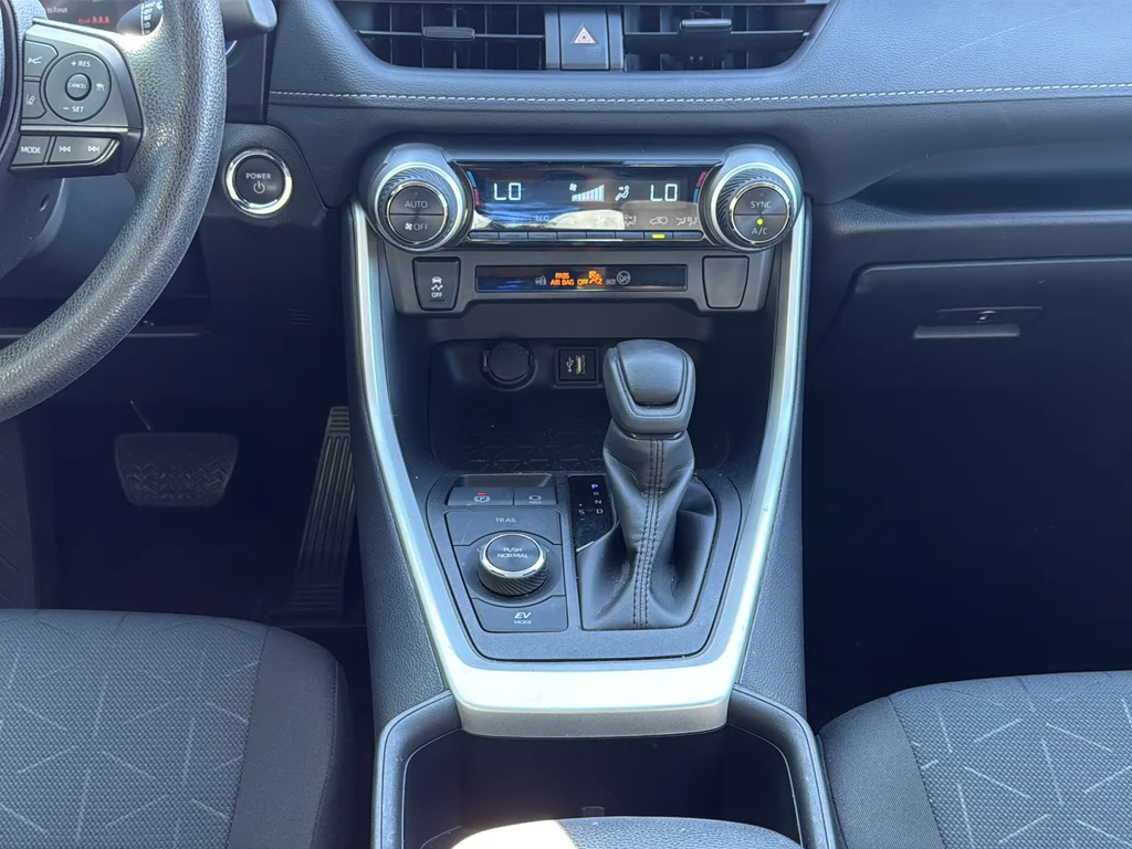 Used 2025 White Toyota XLE image 33