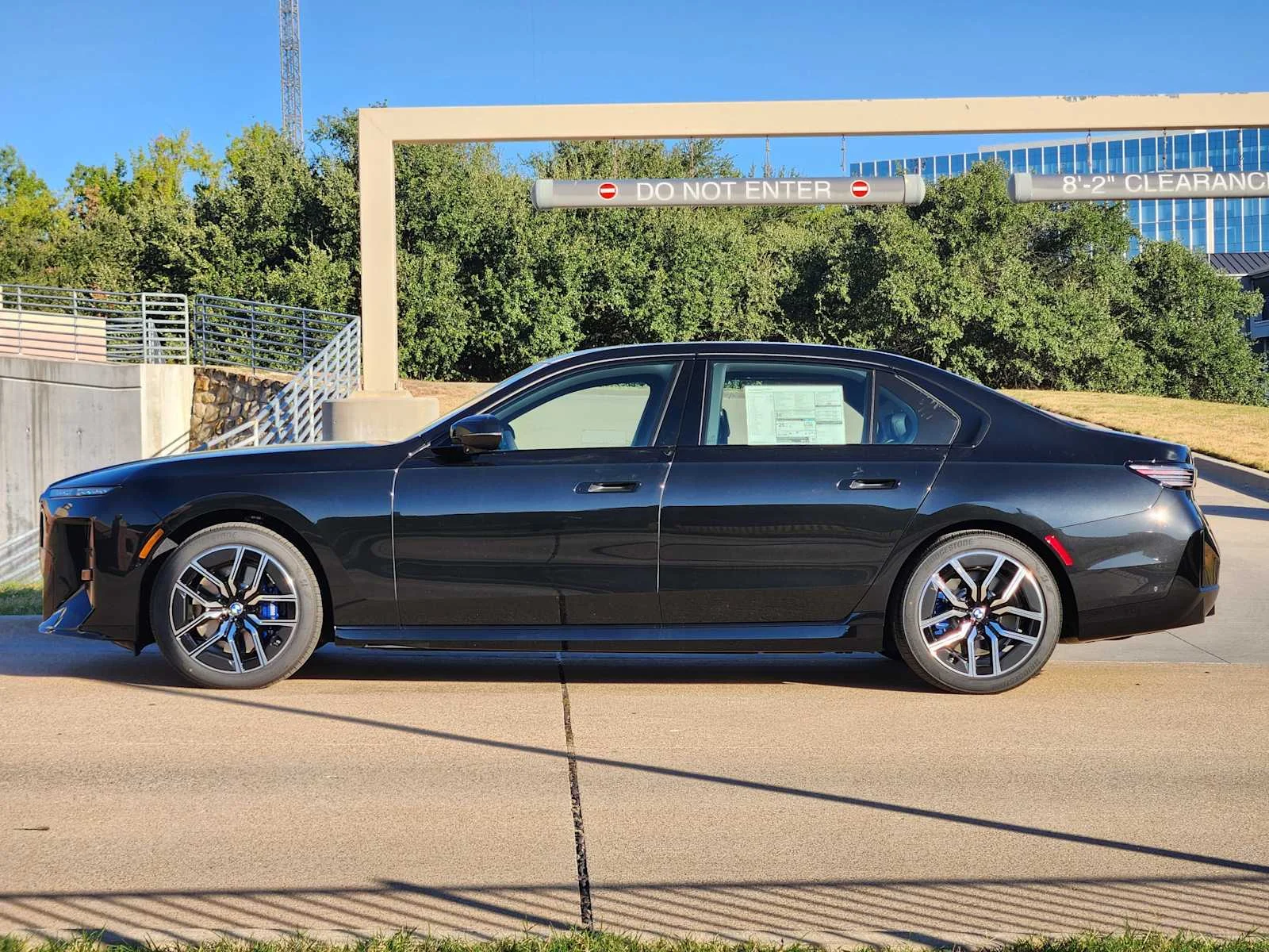 New 2027 Black Sapphire Metallic BMW 740i xDrive image 2