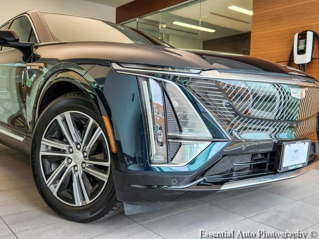 Certified 2024 Cadillac LYRIQ Luxury 2 with VIN 1GYKPRRL3RZ105740 for sale in Oak Lawn, IL