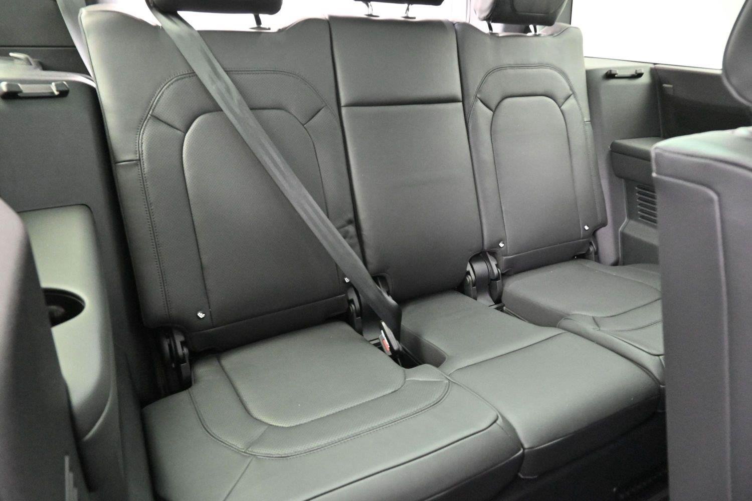 Used 2024 Eiger Grey Metallic Land Rover S image 39