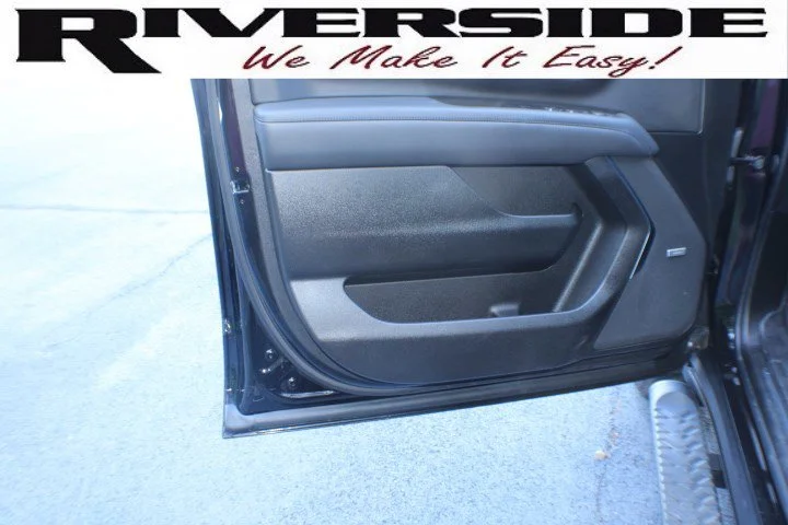 Used 2023 Black Chevrolet Z71 image 6
