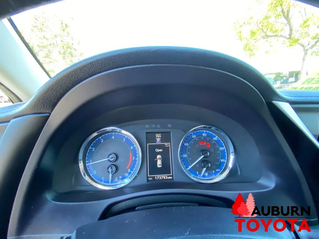 Used 2017 Ice Cap Toyota SE image 31