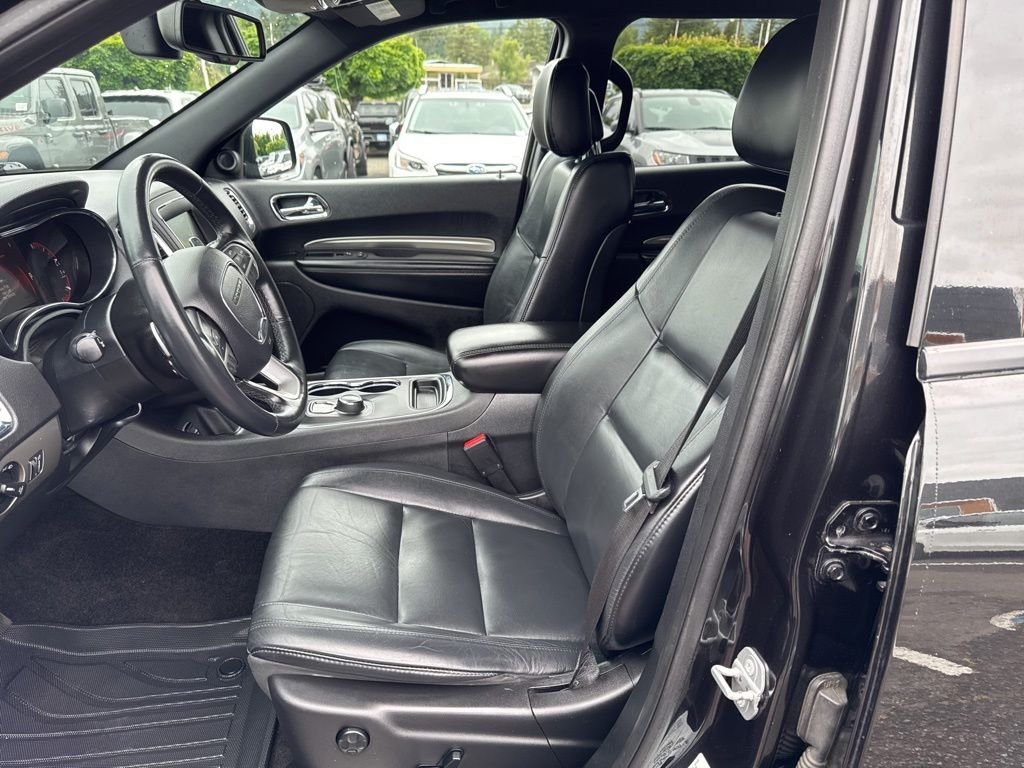 Used 2015 Brilliant Black Crystal Pearlcoat Dodge Limited image 3