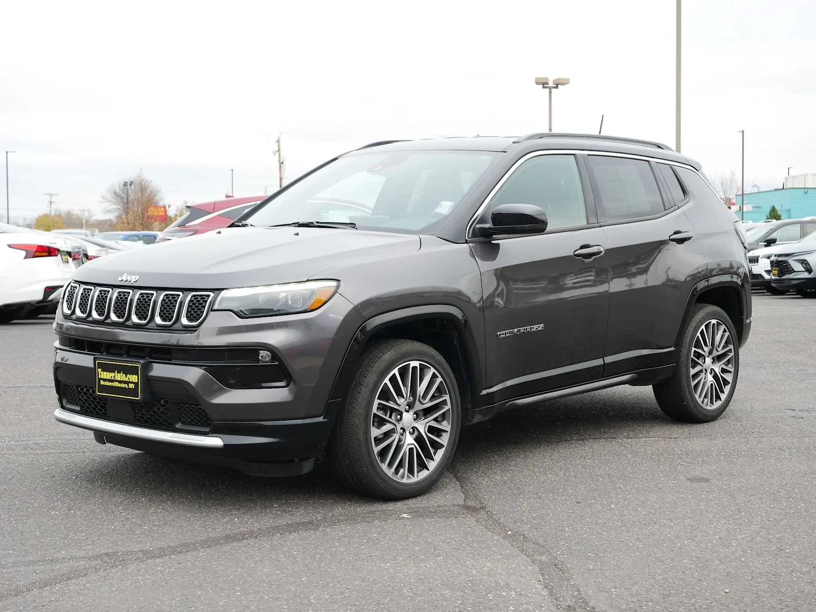 Used 2023 Granite Crystal Metallic Clearcoat Jeep Limited image 3