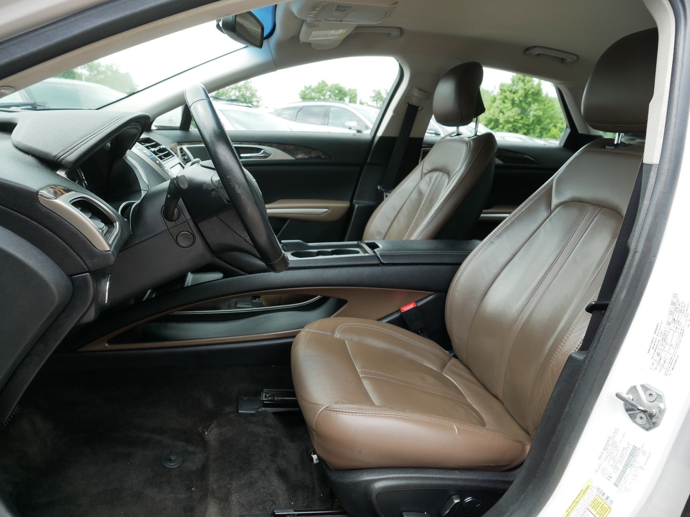Used 2015 White Platinum Metallic Tri-Coat Lincoln Hybrid image 34