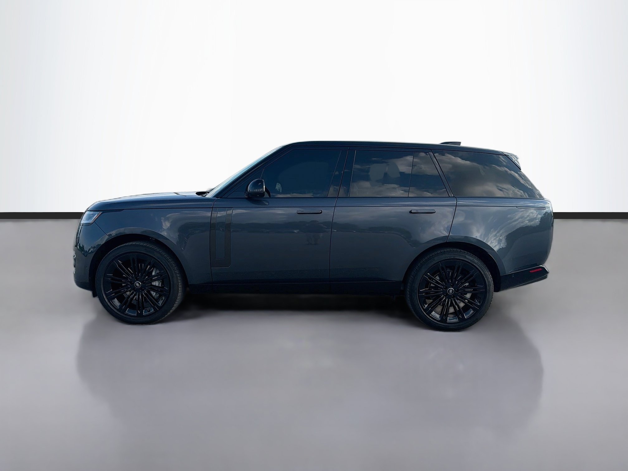 Used 2025 Gray Land Rover SE image 2