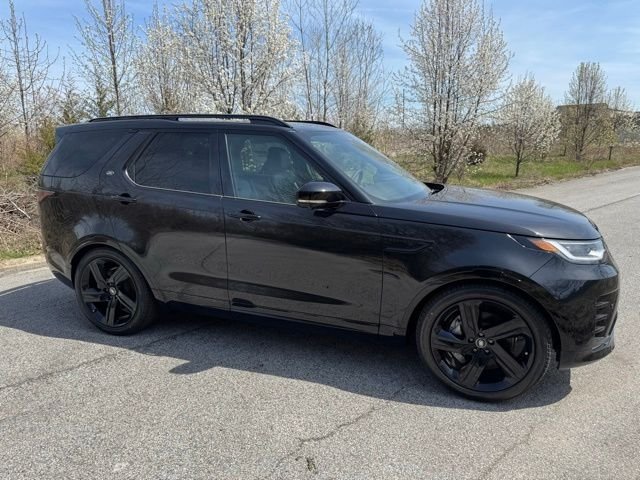 New 2026 Santorini Black Land Rover Dynamic SE image 4