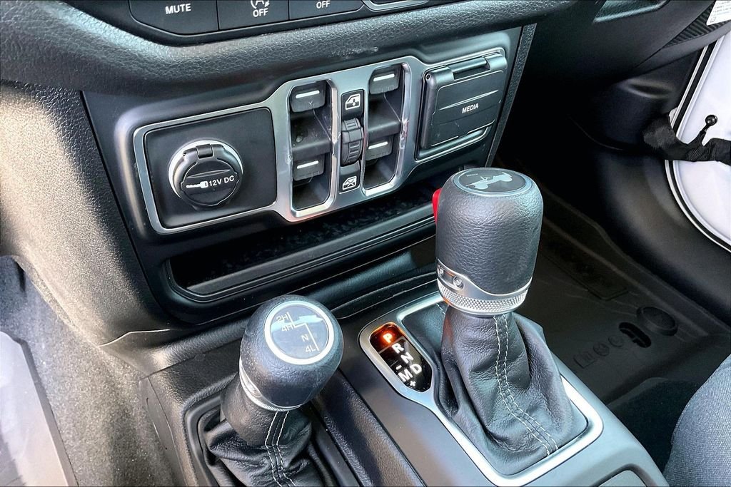 New 2026 Jeep Wrangler Sport 4D Sport Utility