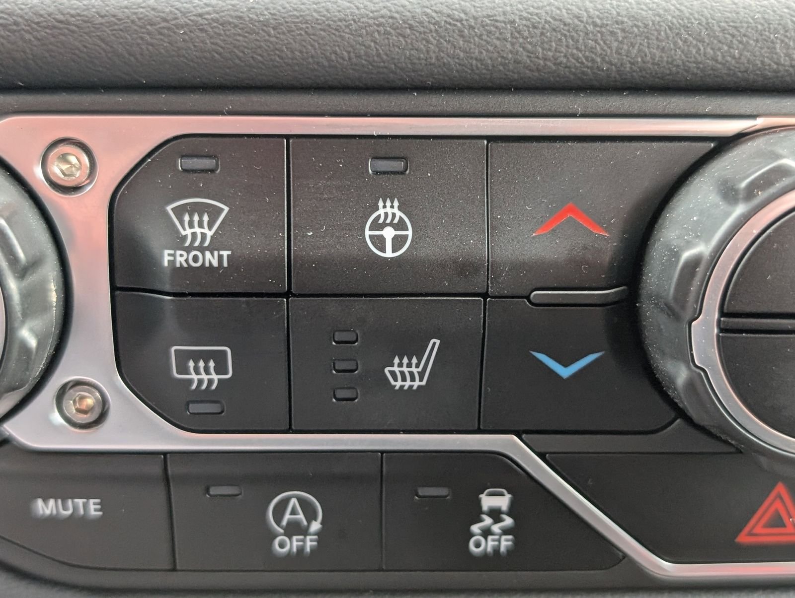 Used 2024 Crystal Metallic Jeep Rubicon image 19