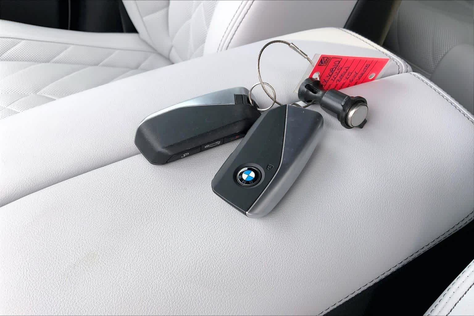 Used 2025 Alpine White BMW sDrive40i image 15