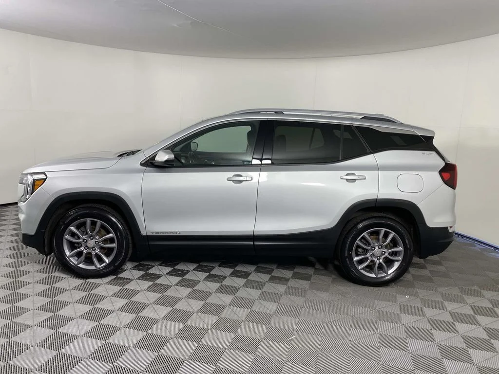 Used 2022 Silver GMC SLT image 5