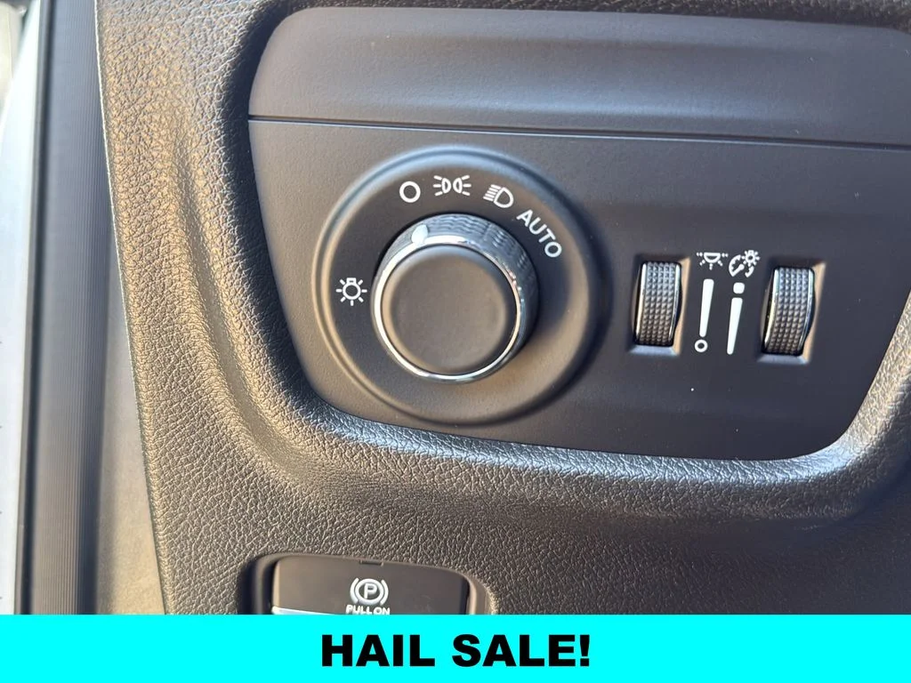 Used 2023 Silver Jeep Altitude image 19