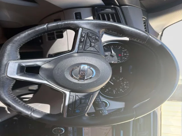 Used 2019 Silver Nissan SL image 27
