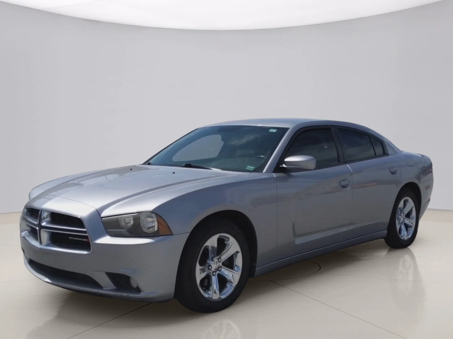 Used 2013 Silver Dodge SE image 1