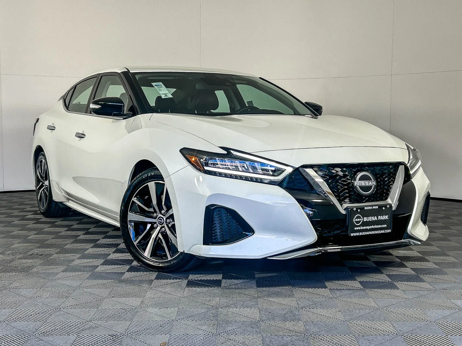 2023 Nissan Maxima SV's photo