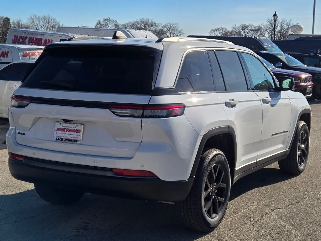 New 2026 Bright White Clear-Coat Exterior Paint Jeep Altitude image 10