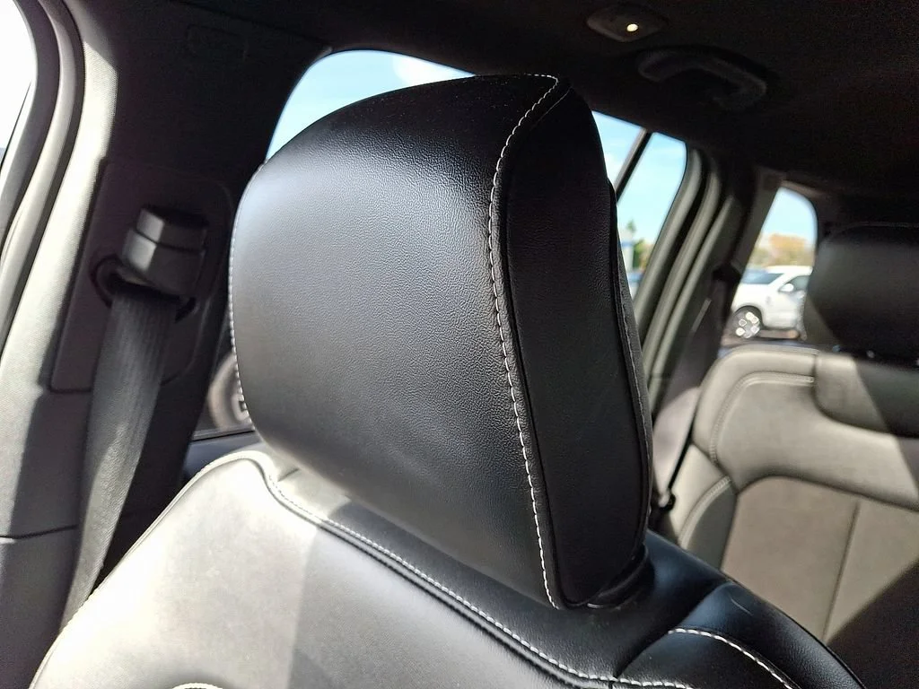 Used 2023 White Jeep Altitude 4x4 image 18