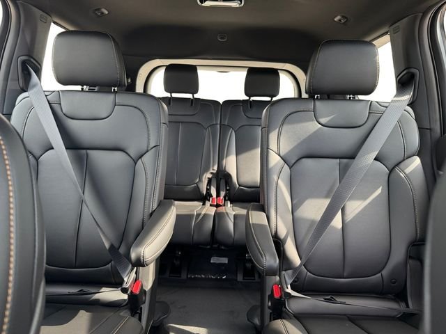 New 2026 Bright White Clear-Coat Exterior Paint Jeep  image 11