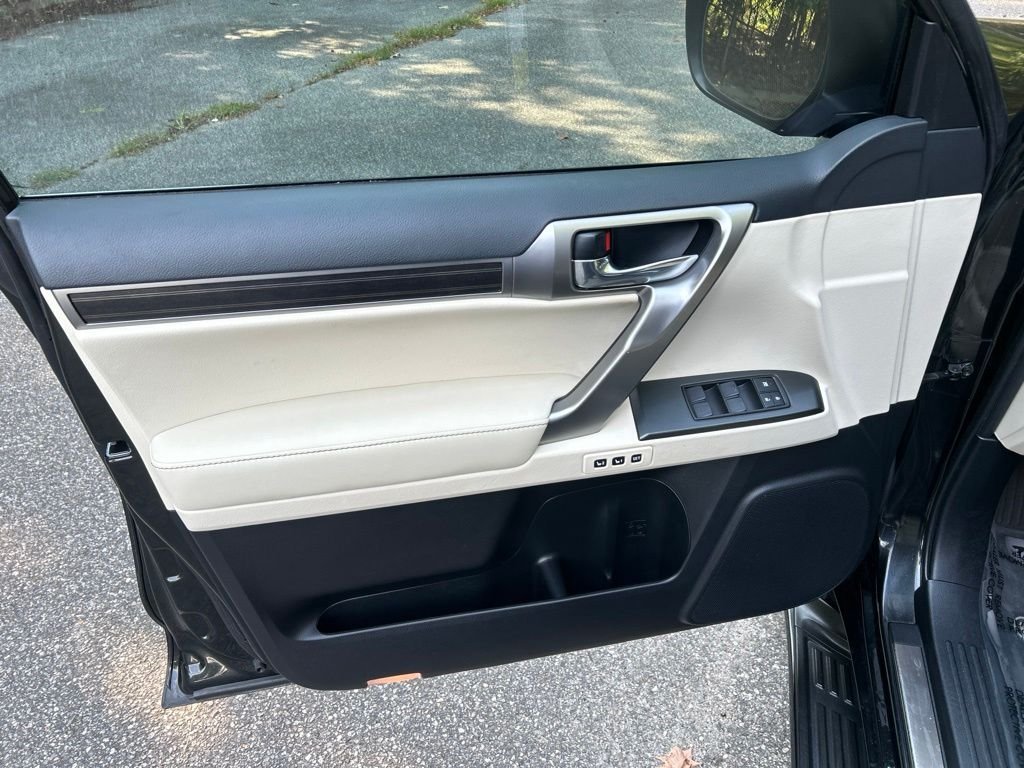 Used 2023 Black Lexus 460 image 15