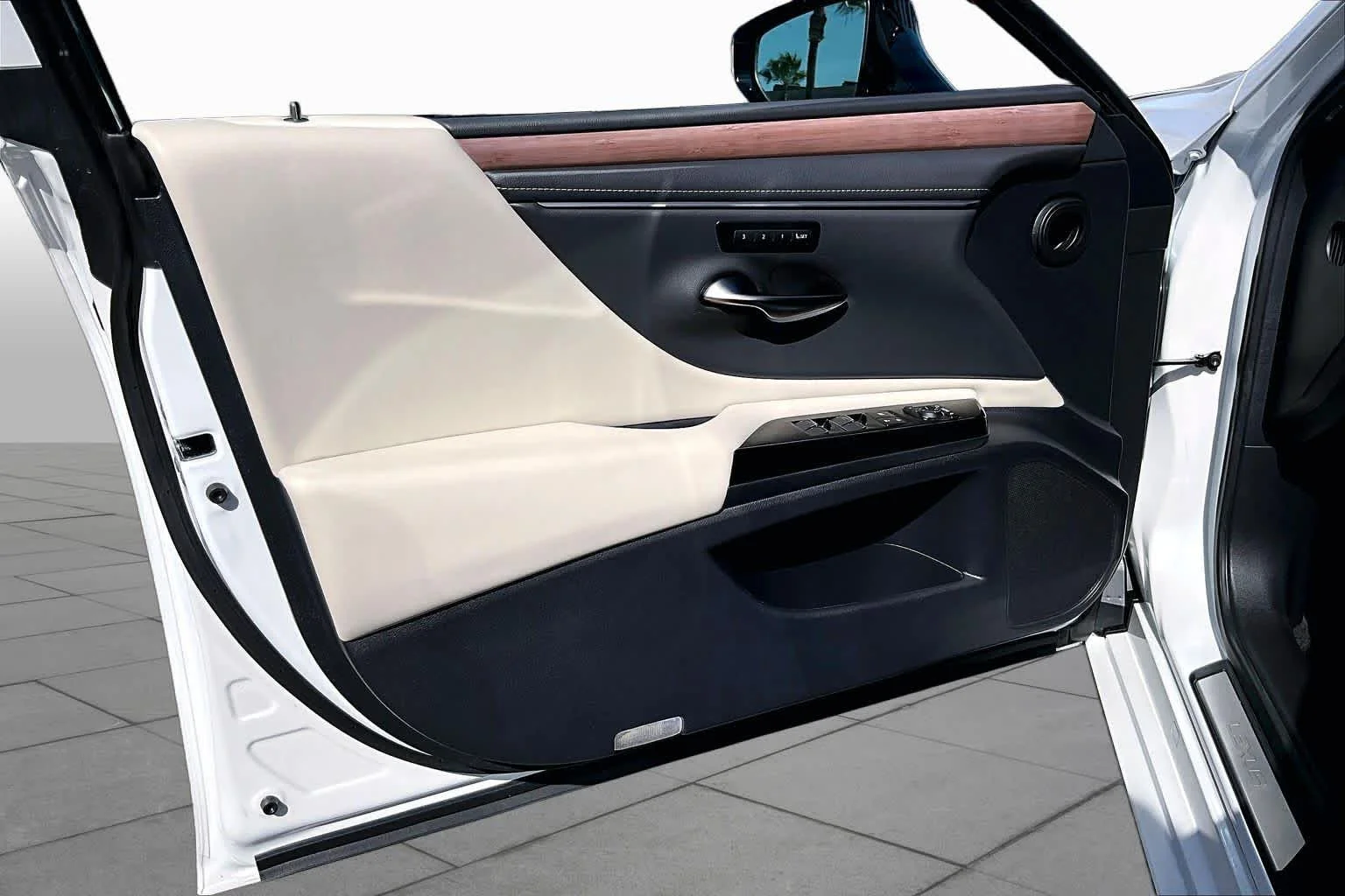 Certified Used 2025 Eminent White Pearl Lexus  image 20
