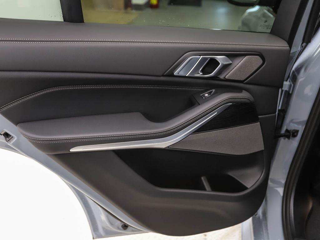 Used 2026 Gray Metallic BMW xDrive40i image 19