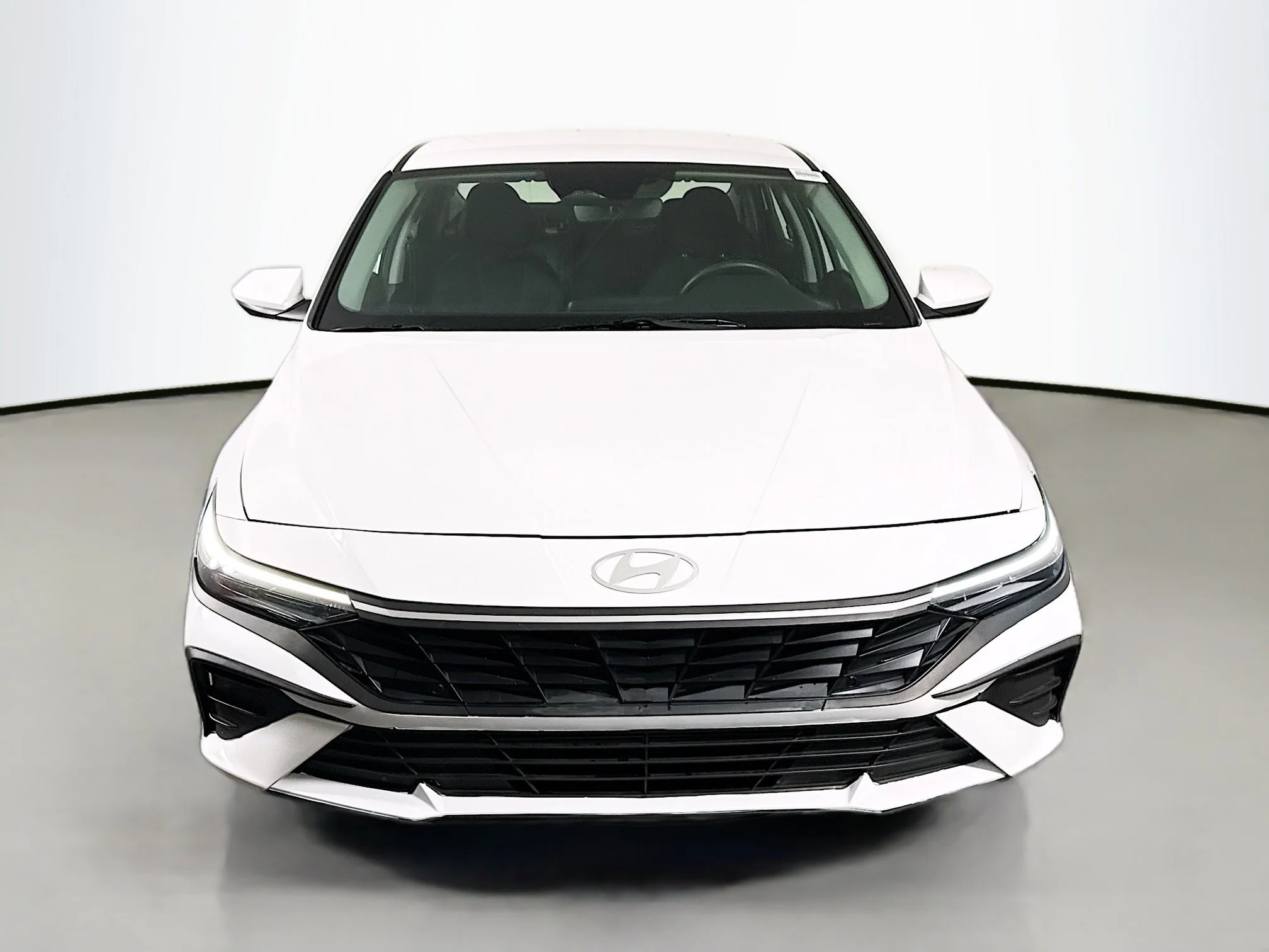 Used 2025 Serenity White Hyundai SE image 2