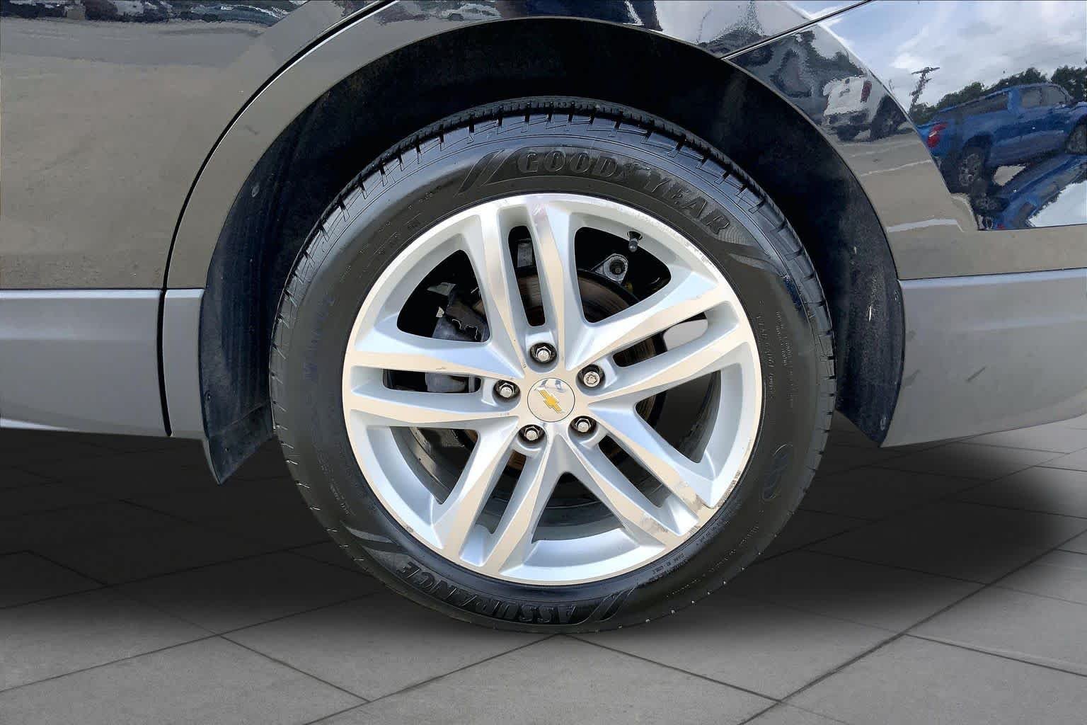 Used 2018 Mosaic Black Metallic Chevrolet Premier image 11