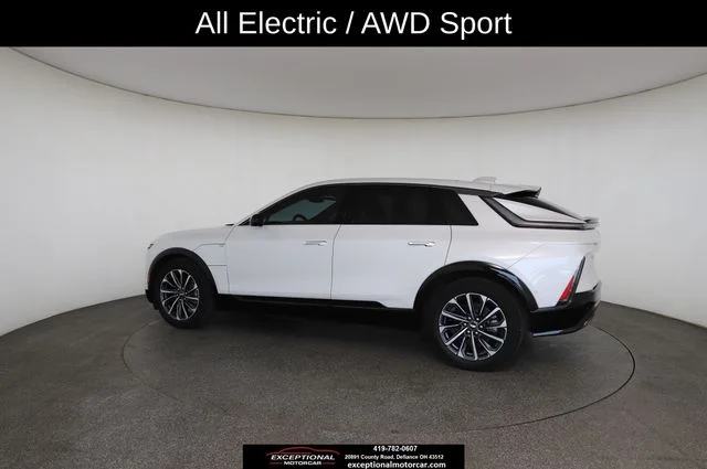 Used 2024 White Cadillac Sport image 9
