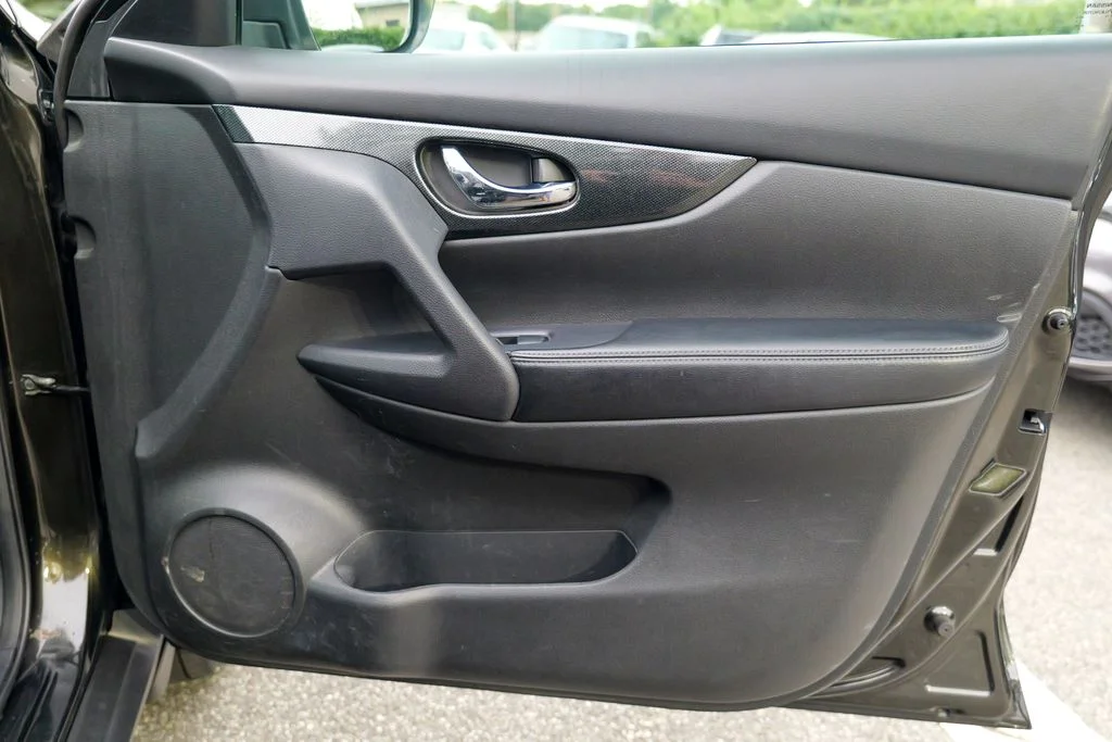 Used 2015 Midnight Jade Nissan SL image 32