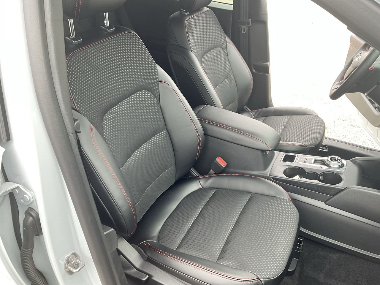 2026 Ford Escape ST-Line - Photo 24