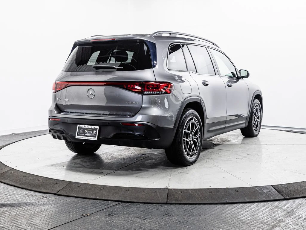 Used 2023 Mountain Gray Metallic Mercedes-Benz 300 image 31