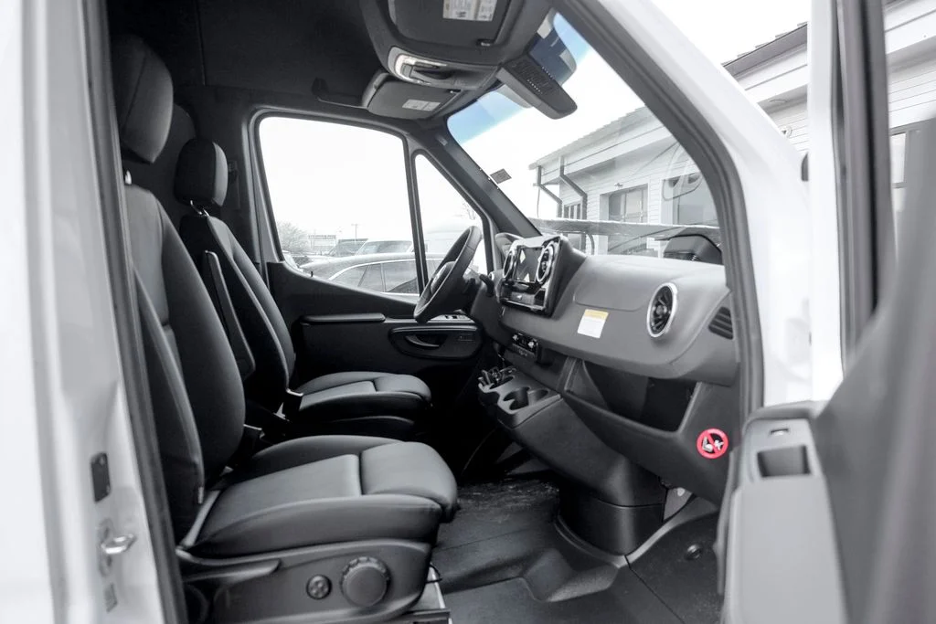 Used 2026  Mercedes-Benz Cargo 144 WB image 19