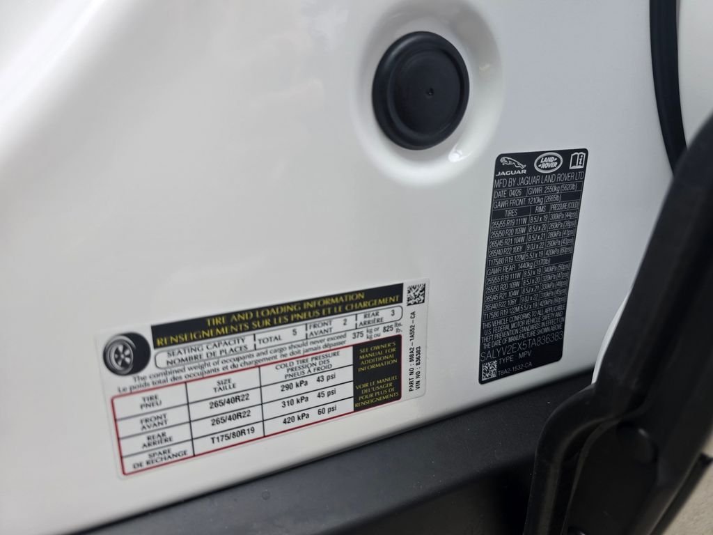New 2026 Ostuni Pearl White LAND ROVER P250 Base image 38