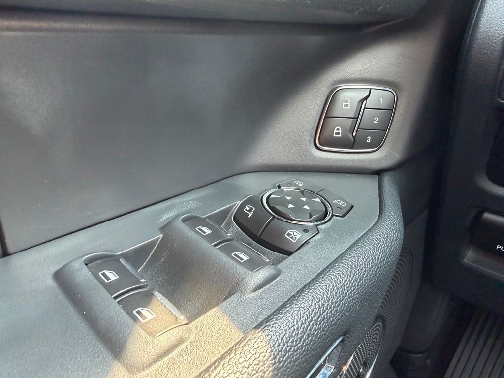 Used 2023  Ford Limited image 37