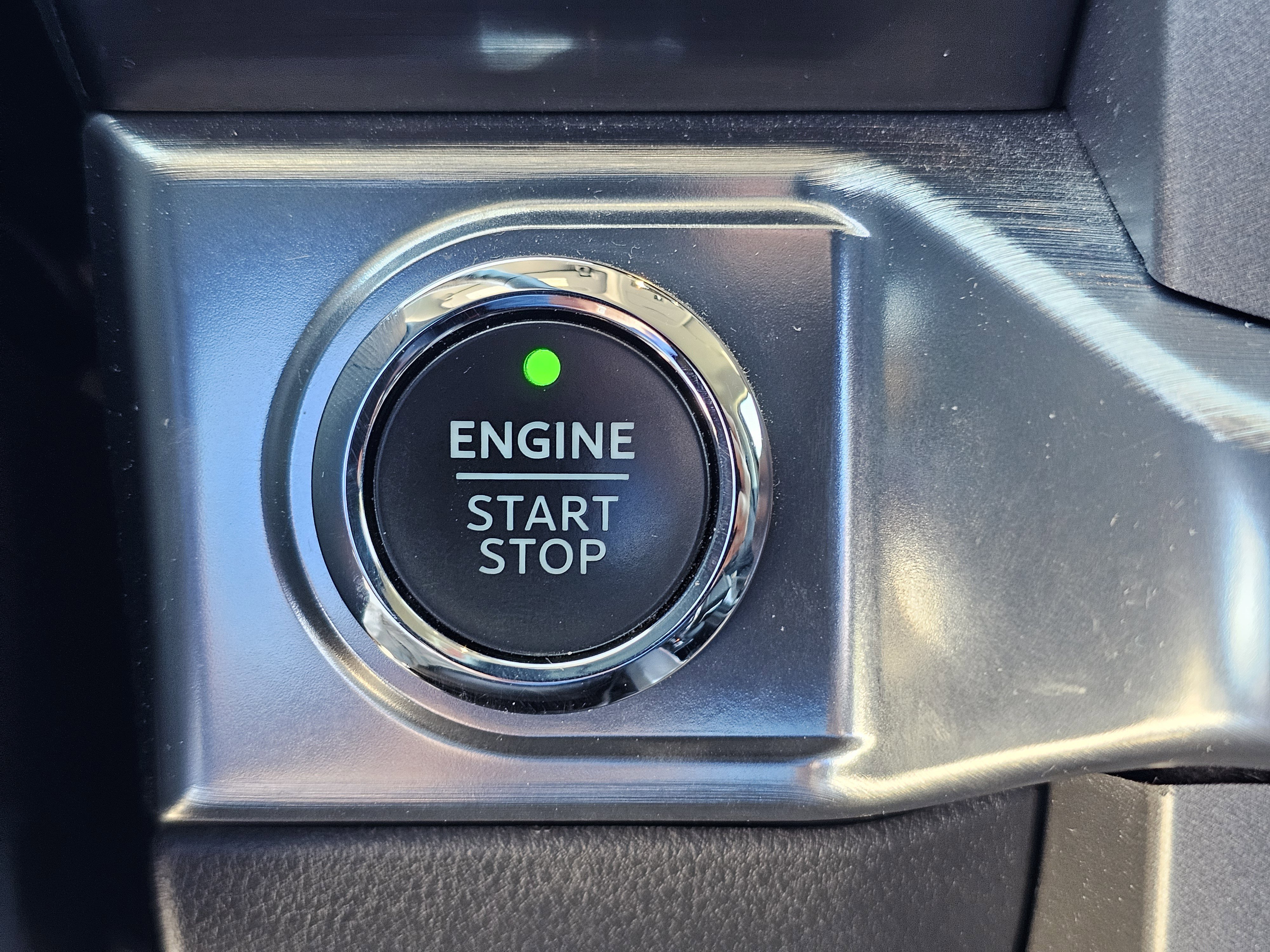 Used 2022 Agate Black Metallic Ford LARIAT image 24