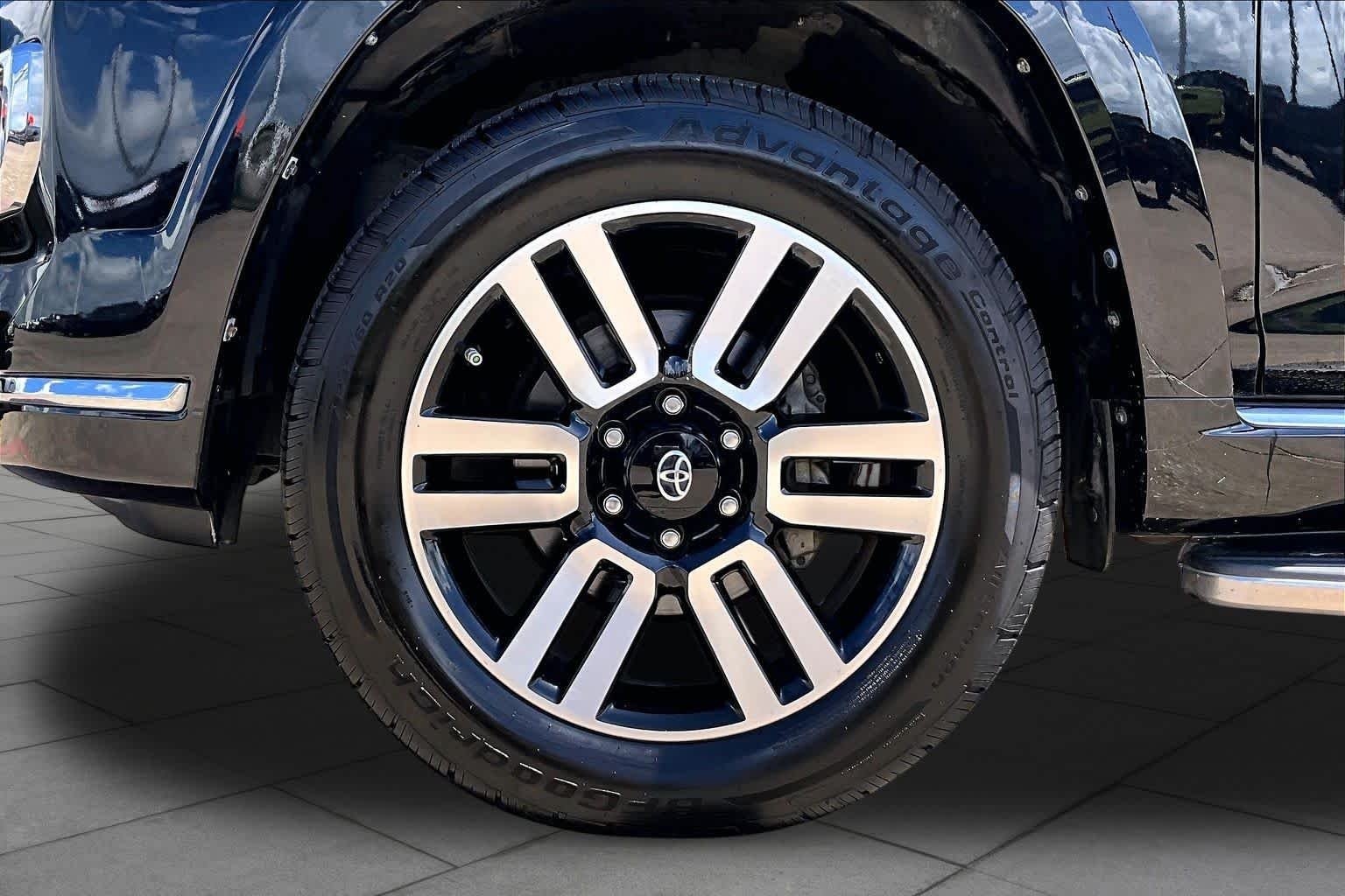 Used 2018 Midnight Black Metallic Toyota Limited image 11