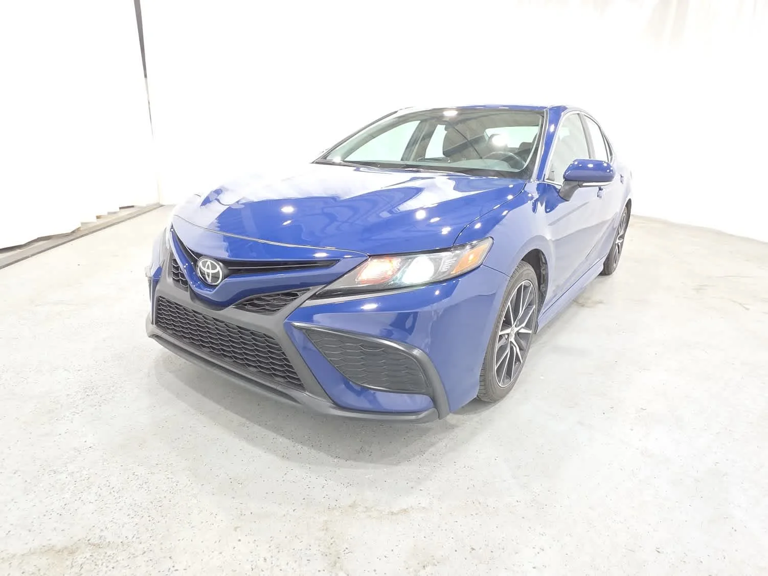 Used 2024 Blu/blue Toyota SE image 1