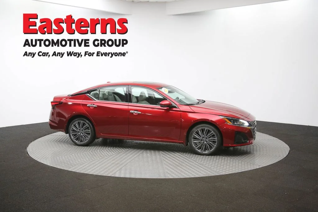 Used 2023 Red Nissan 2.5 SL image 46