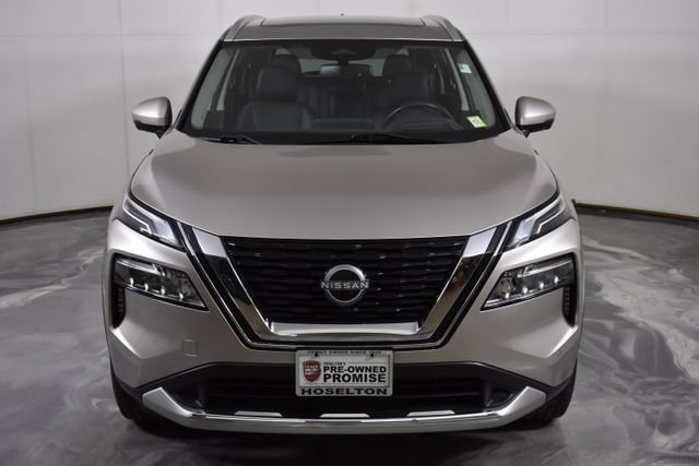 Used 2023 Gold Nissan Platinum image 13