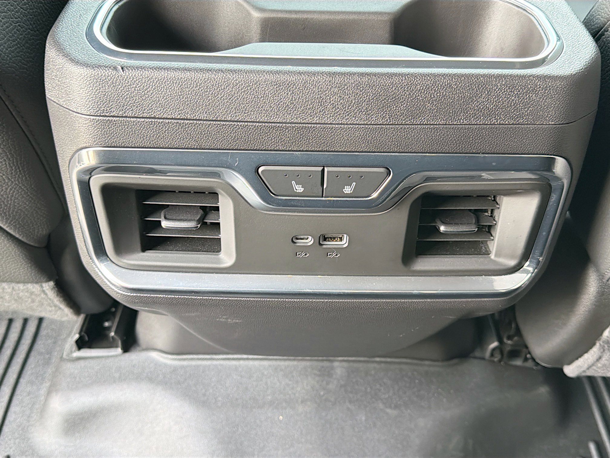Used 2025 White Frost Tricoat GMC Denali image 19