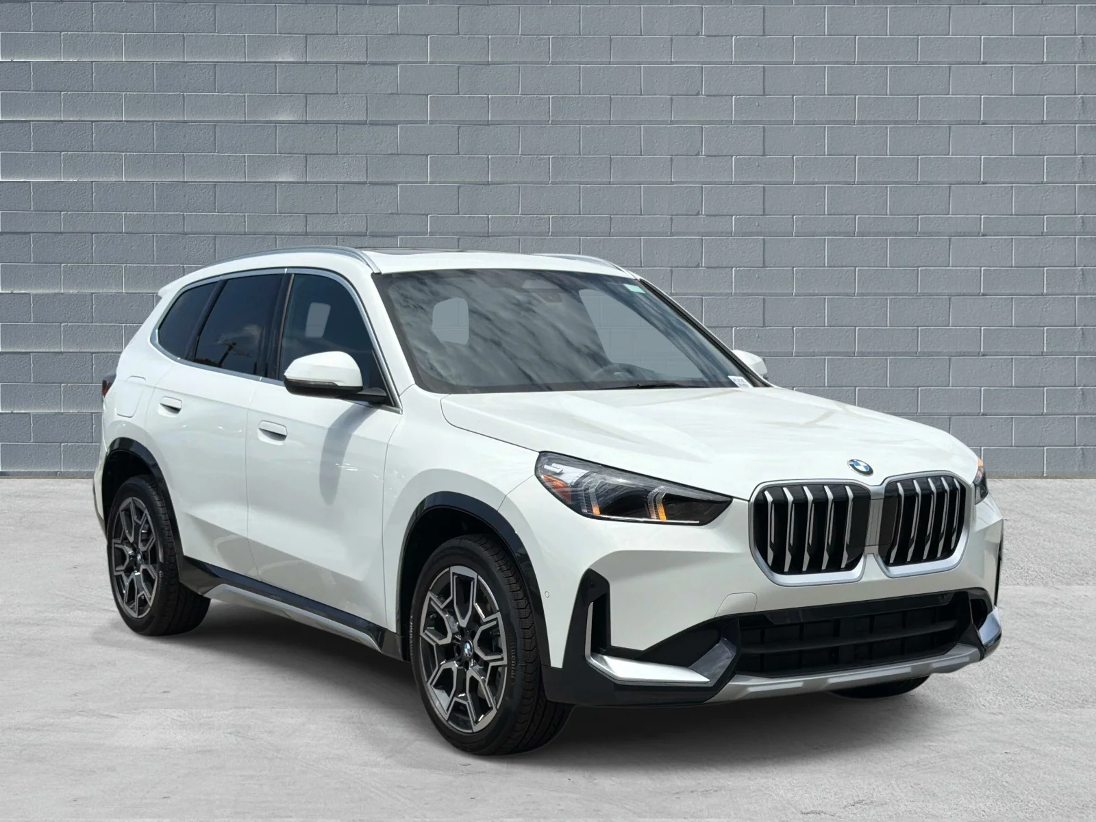 New 2026 Alpine White BMW xDrive28i image 1