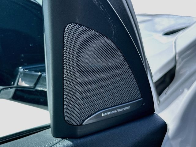 Used 2020 White BMW M50i image 19