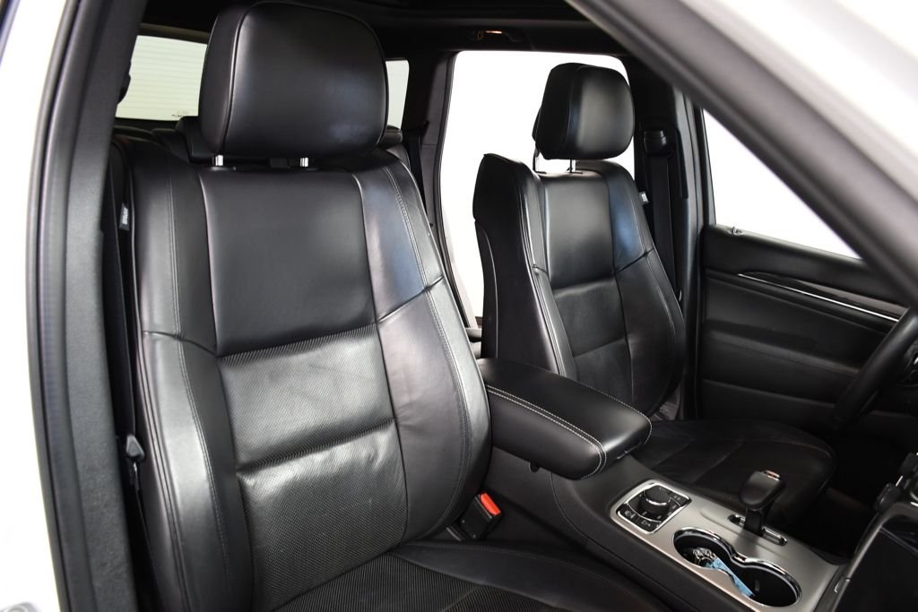Used 2015 Bright White Clearcoat Jeep Overland image 20