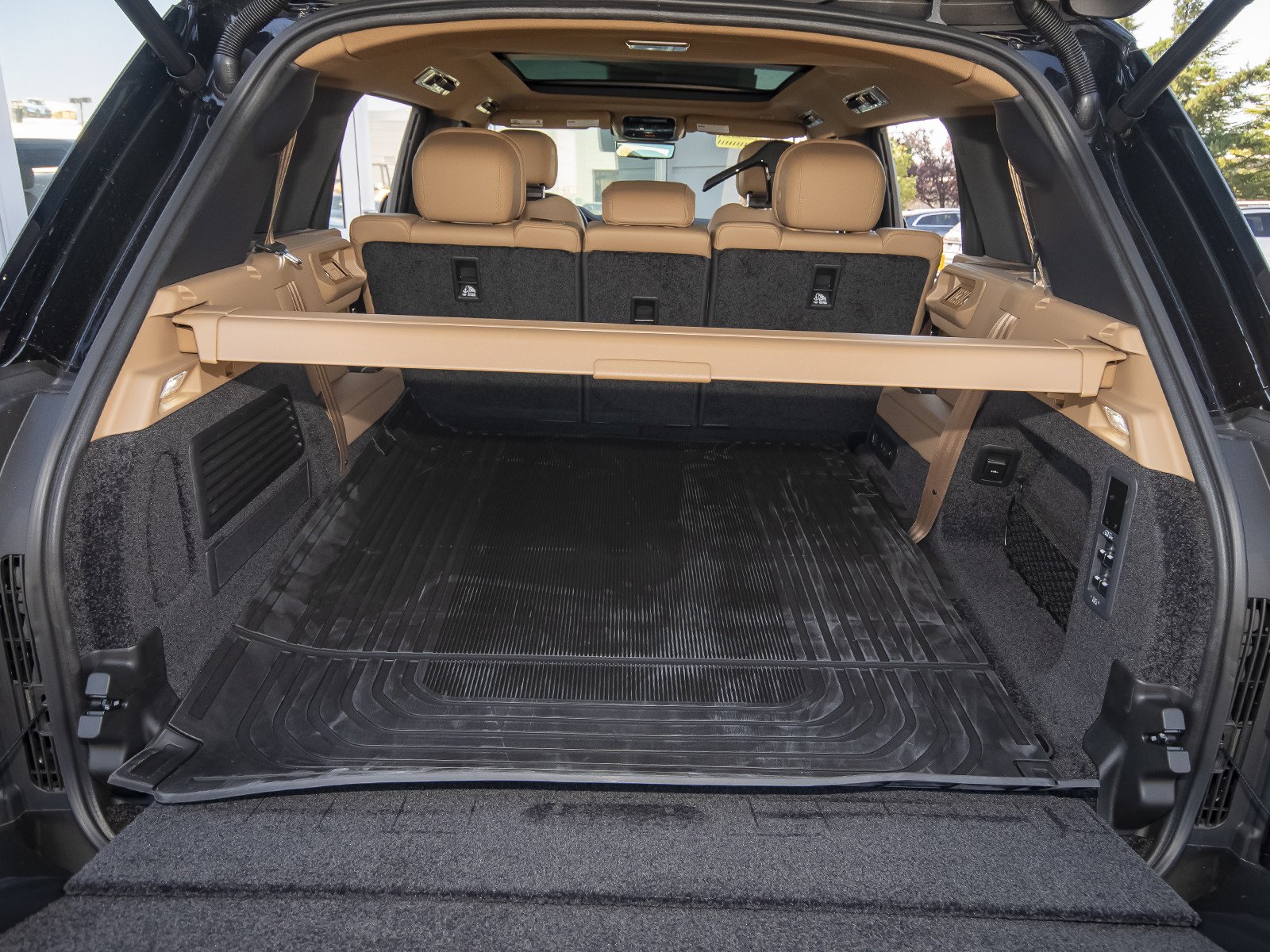 New 2026 Santorini Black Land Rover SE image 51