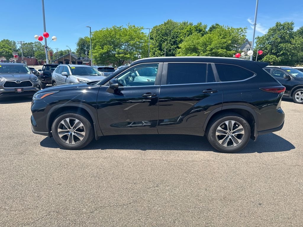Used 2025 Black Toyota XLE image 4